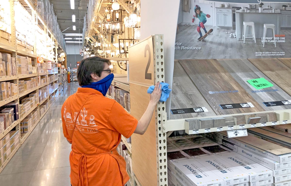 blog-cleaning-retail-shelf